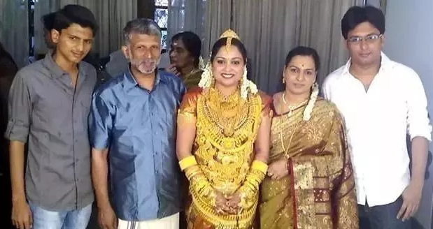 福建广东的新娘，在身上挂这么多黄金的真实用意何在？休闲区蓝鸢梦想 - Www.slyday.coM