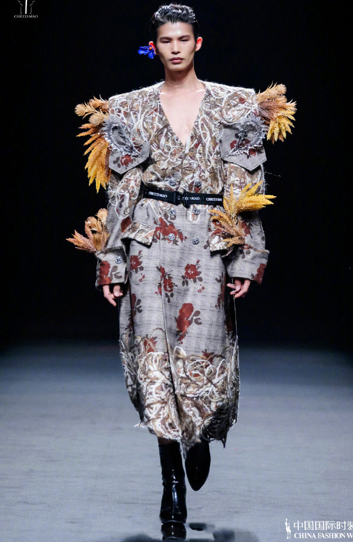 陆仙人昨日现身中国国际时装周chicco mao2023秋冬大秀_高清图集_新浪