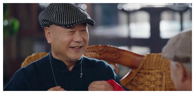 刘老根4药匣子返回龙泉沟戴眼镜剃光头很有20年前的感觉