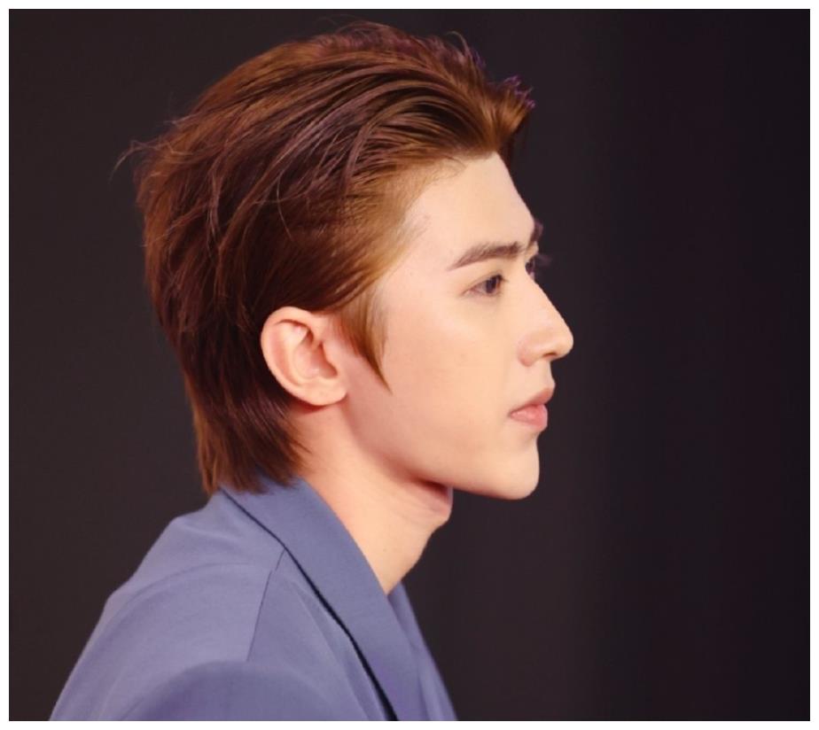 蔡徐坤生图引热议,生图放大三倍后,这颜值状态是认真的?