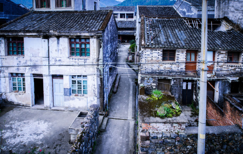 而说到苍南的古村落,真的值得大家来探访了,这里绿水青山,炊烟袅袅