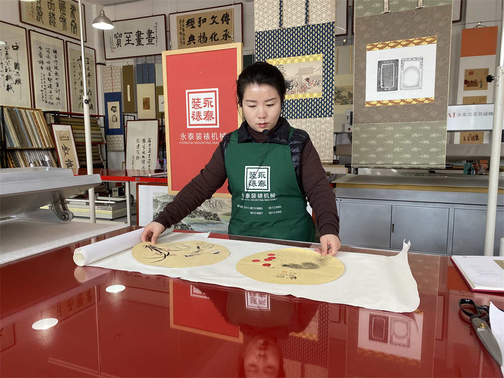 书画装裱手工装裱学习体验|书画|绫绢|工序_新浪新闻