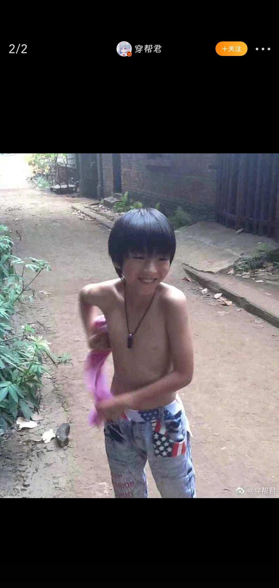 给考古出来了,这条微博来自2011年,也就是十年前,是tfboys的官博发的