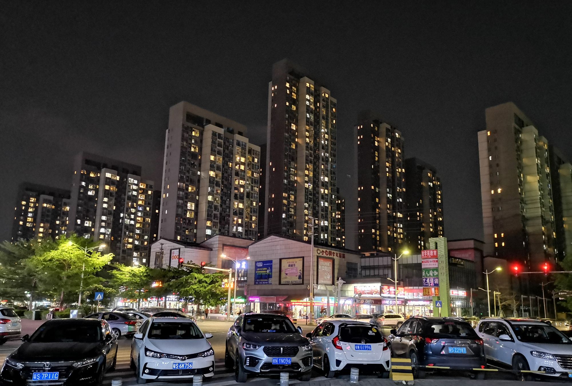 东莞寮步金兴路夜间散步实拍,这里的夜景,你喜欢吗