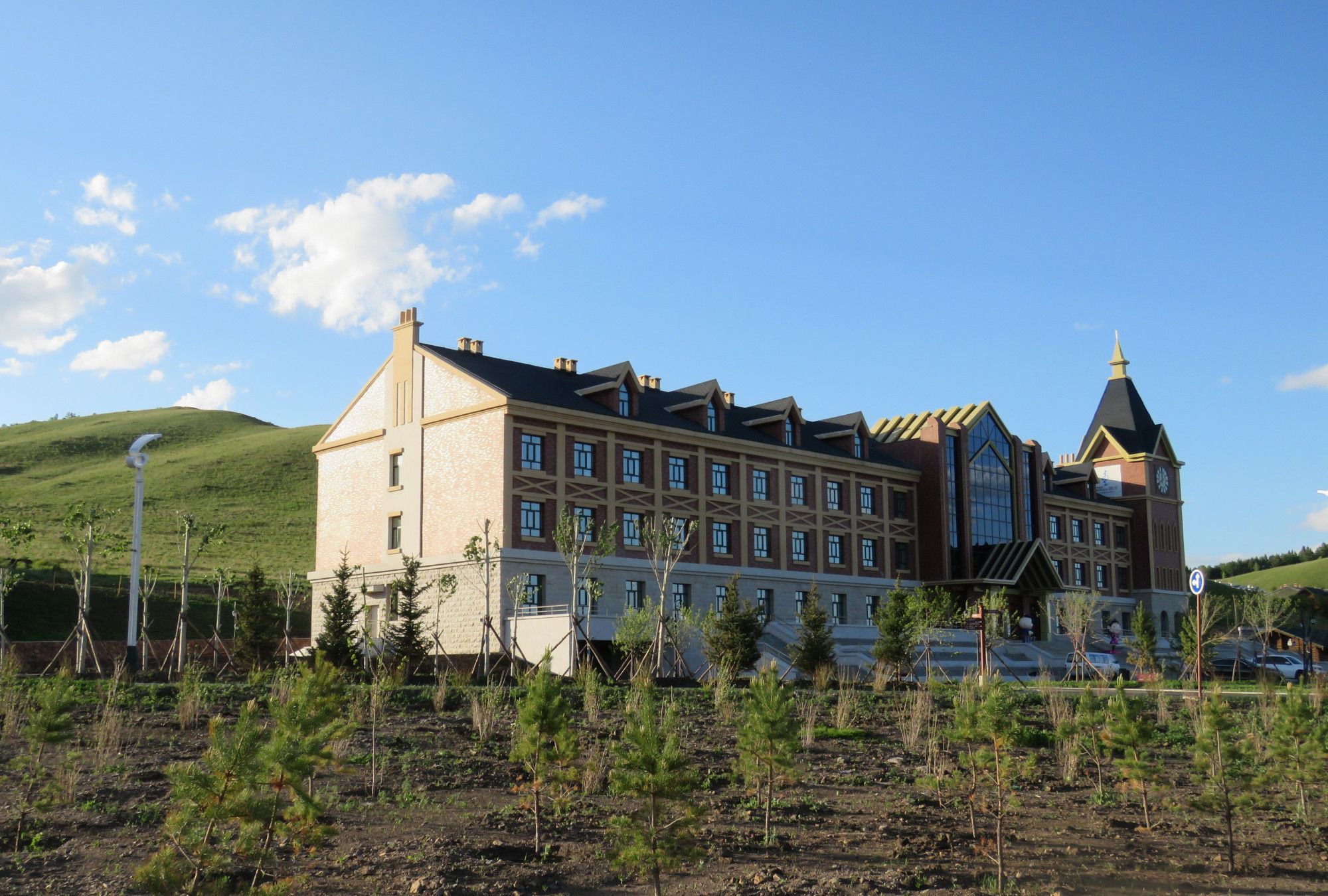 呼伦贝尔草原之夏美丽的凤凰山庄相约十四冬