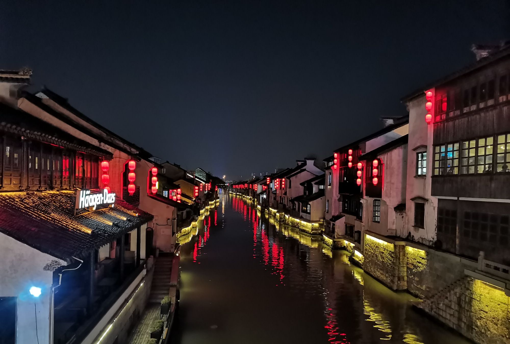 无锡南塘老街夜景灯火阑珊游人如织