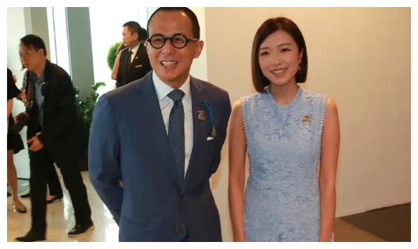 周凯旋陪他28年,梁洛施诞下3子,父子俩为何不娶她们进门?__财经头条