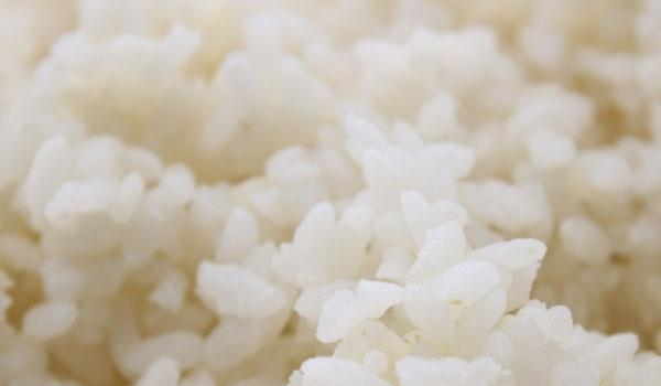 煮米饭到底该用冷水还是热水教你新方法米饭喷香还不粘锅