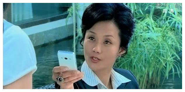 比如《一起来看流星雨》中家里能承包得起鱼塘的沈含枫,也就是慕容