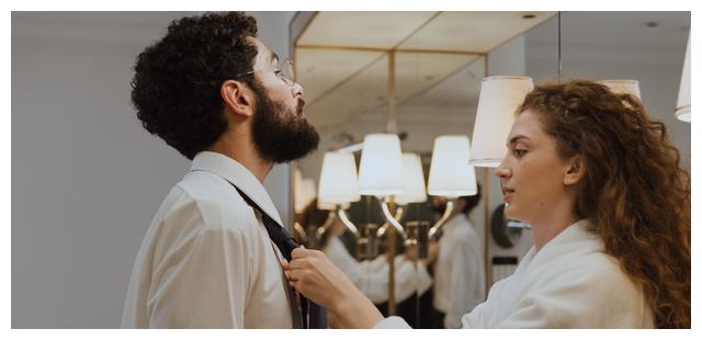 你后悔嫁给现在的老公吗？看完大家的回答我笑了，和理发一个道理休闲区蓝鸢梦想 - Www.slyday.coM