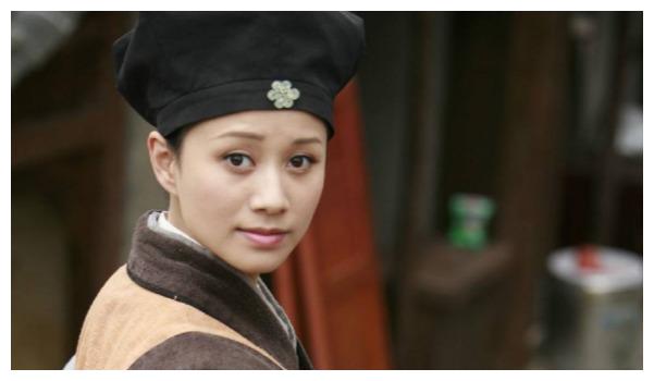 42岁倪虹洁,抱怨市场残酷,这些年努力的方向,她走错了吗?