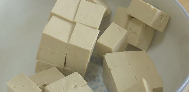 一块豆腐，一碗虾，丢进锅里，出锅鲜嫩美味又下饭，孩子特喜欢吃休闲区蓝鸢梦想 - Www.slyday.coM