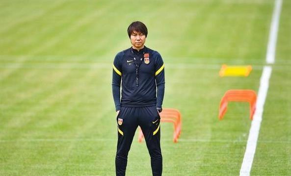 国足进攻受阻缘于李铁迷信一人,重拾老办法,打越南郭田雨该上场