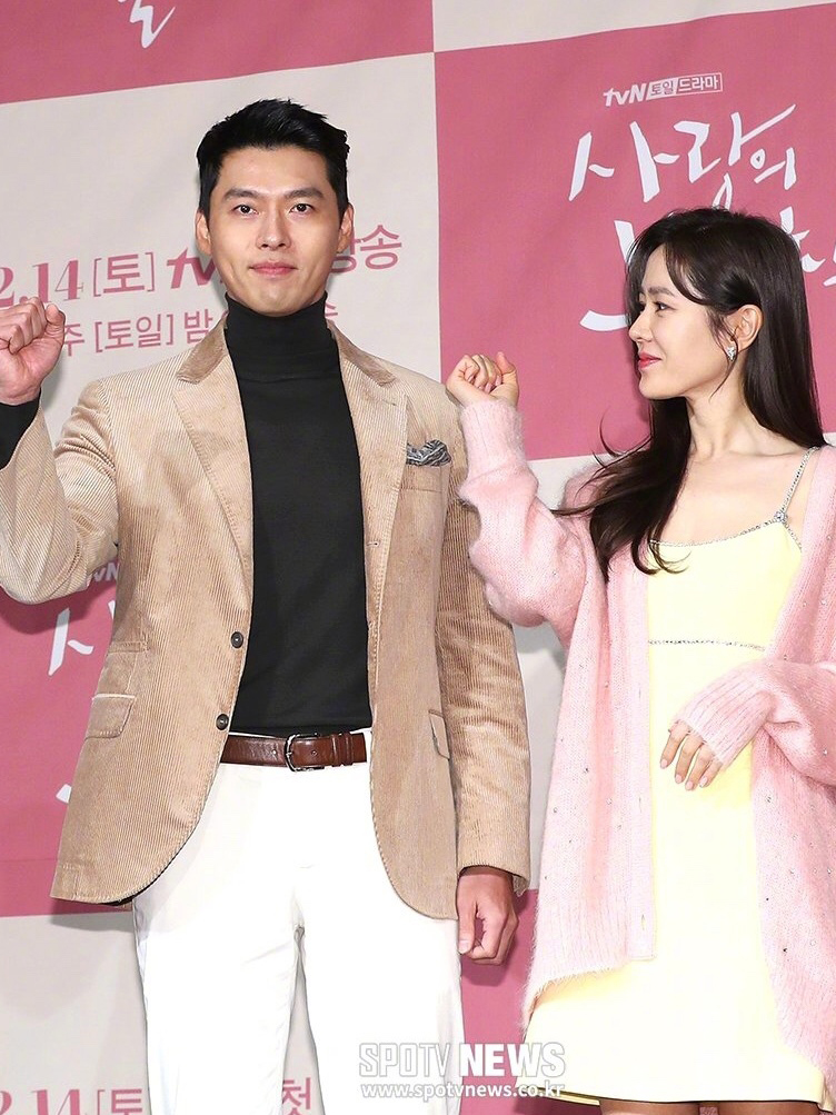 孙艺珍和玄彬同框性感吊带遇上帅气西装太甜蜜了