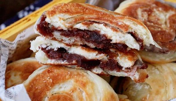 外酥里嫩的油酥豆沙饼,一步步教你起层油酥,原来如此简单!