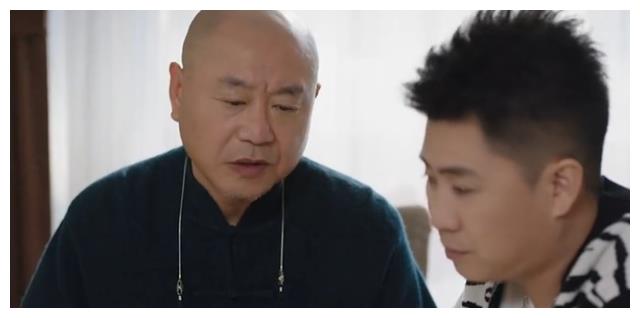 刘老根4药匣子返回龙泉沟戴眼镜剃光头很有20年前的感觉