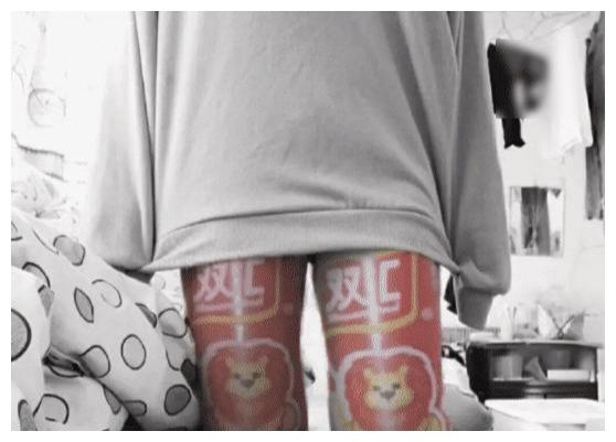 女友新买的裤子非要问我好不好看，我看完顿时感觉好饿啊哈哈哈哈休闲区蓝鸢梦想 - Www.slyday.coM