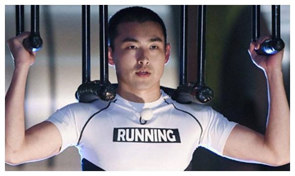 难怪王彦霖一直是寸头,放下刘海那一刻,初恋男神来了