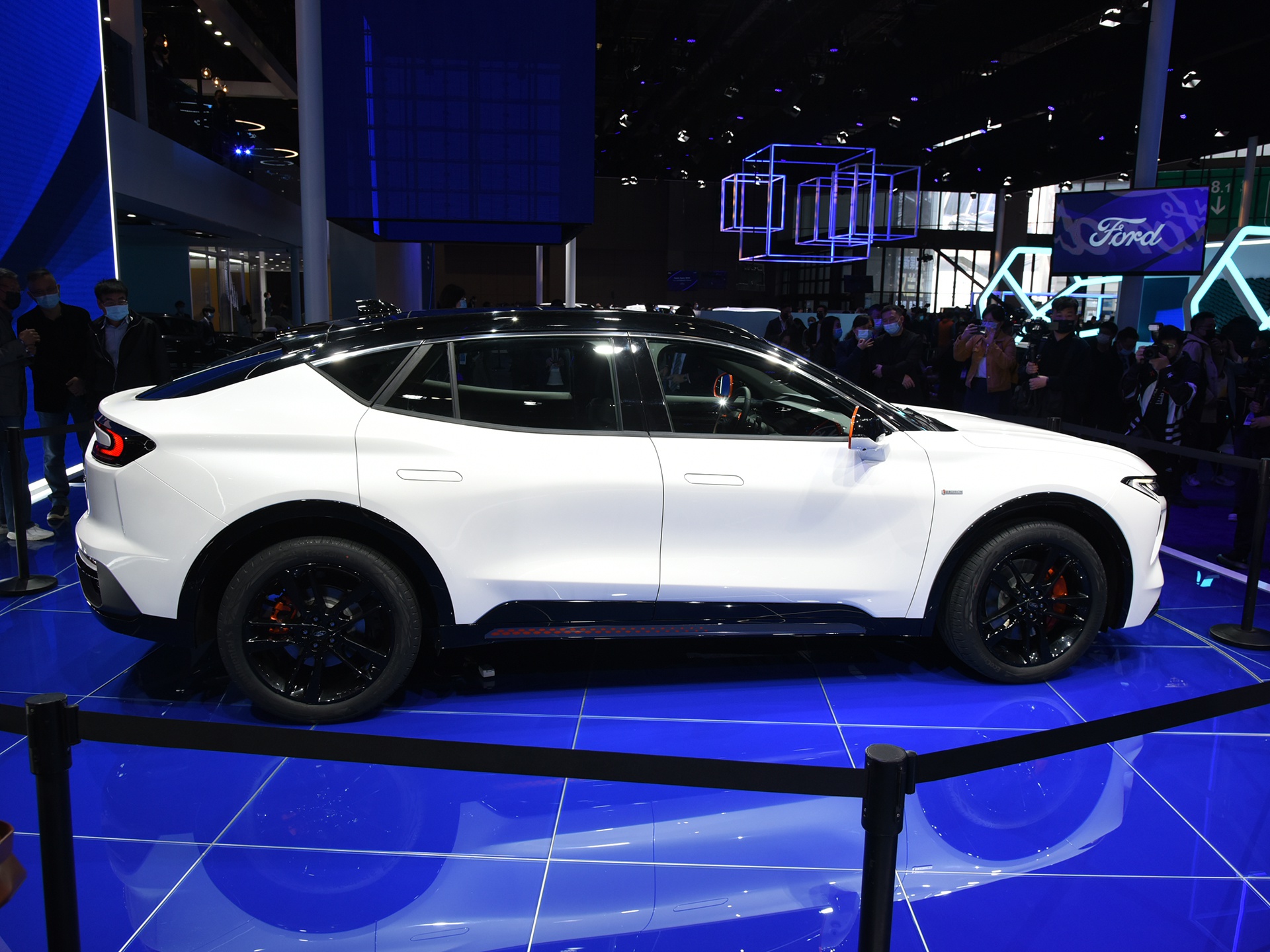 上海车展福特全新车型evos全球首发定位中大型suv