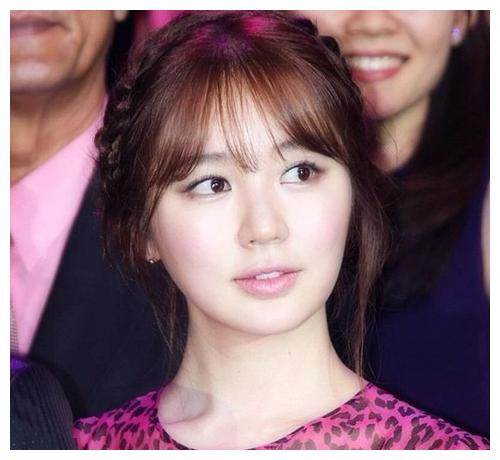 尹恩惠近照曝光,脸上胶原蛋白消失,网友:只能靠牙辨认了