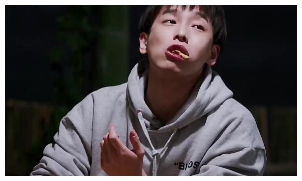 也算是彭昱畅步入演艺圈的开始,随后又加盟天天向上节目,之后还出演了