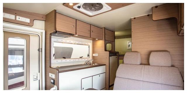 包牌价18万的金杯大海狮房车，3张床能住4口人汽油动力，真心实惠