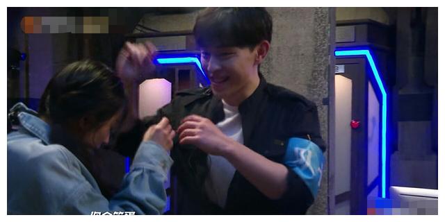 杨幂当街大方拥抱邓伦不避嫌,曾让魏大勋隔绝绯闻,如今局面逆转|第二