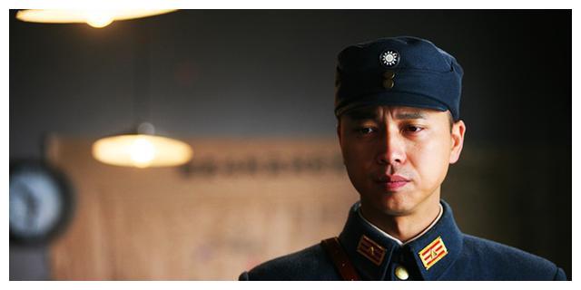 佟思博的扮演者是我们很熟悉的演员王雷,虽然王雷没有像赵丽颖那样