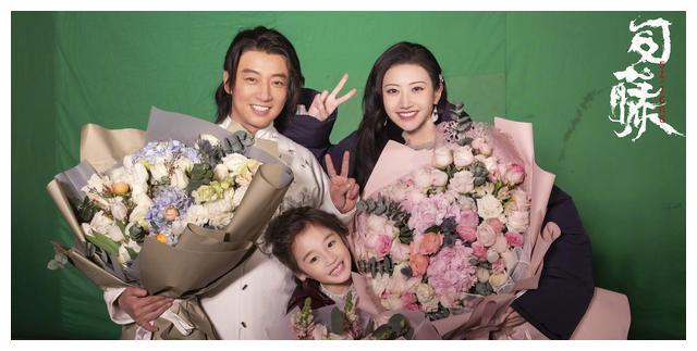 司藤白金戏份多网友质疑加戏撞脸潘粤明的他竟是导演