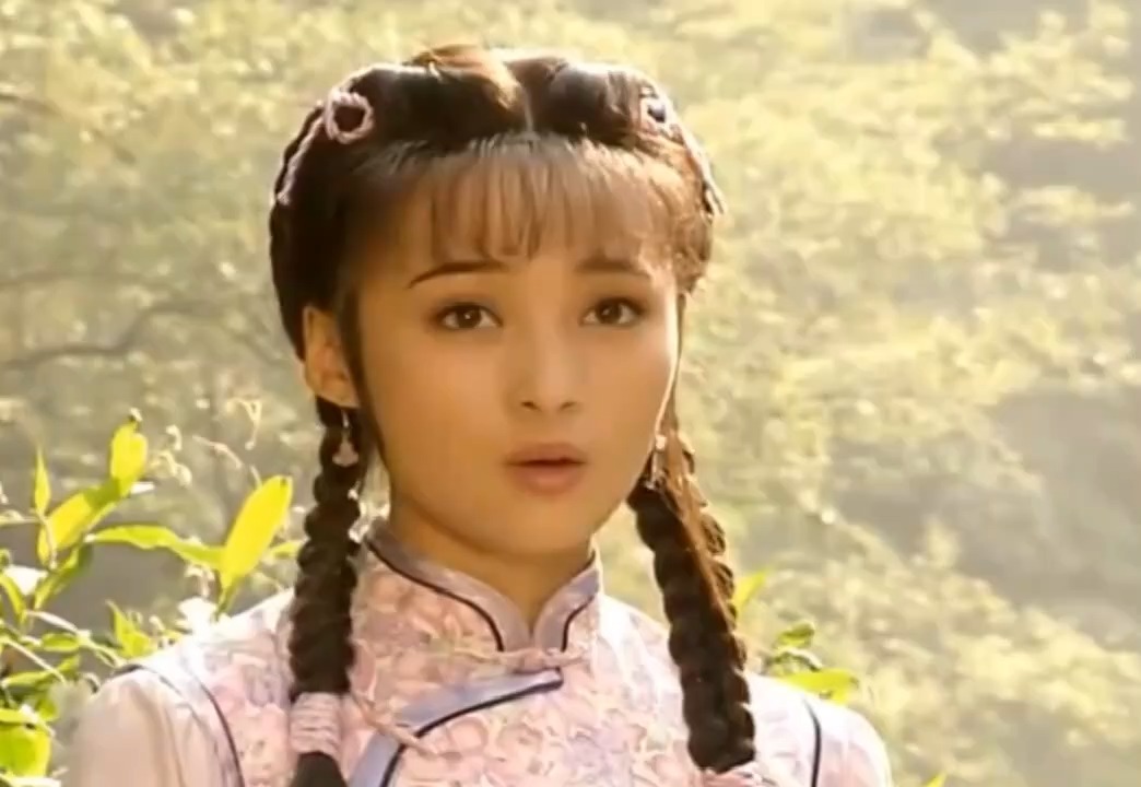 颜值巅峰时蒋勤勤很美，配上老歌《彩云追月》，勾起经典回忆