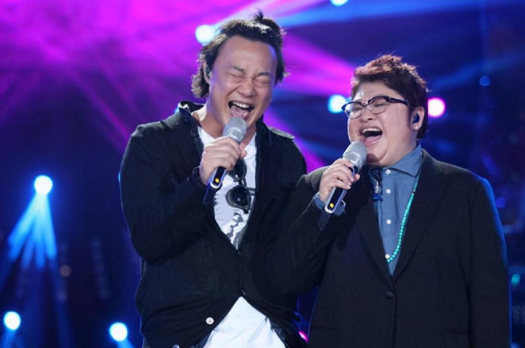 陈奕迅与韩红演唱《十年》,不料韩红调起太高,陈奕迅气的想下台