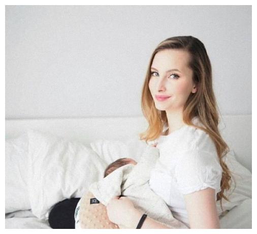 终于熬到宝宝出生,哺乳期宝妈能不能偶尔喝点酒呢