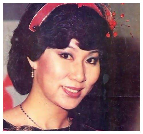 "民歌皇后"奚秀兰:丈夫为她被赶出豪门,凭借春晚爆红全国