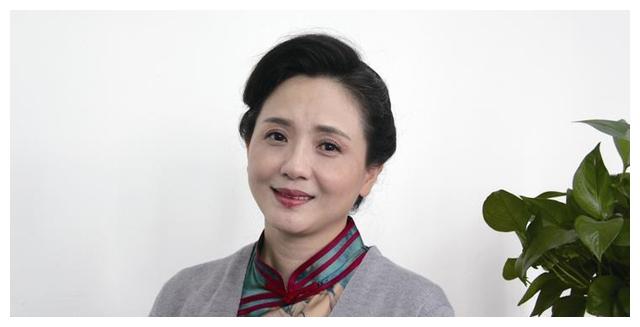 她是国家一级演员为丈夫守寡10年后嫁给著名舞蹈老师幸福不已