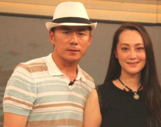 60岁的女人了,名气也没有之前那么大了,据说现在她又和富豪蔡程好上了