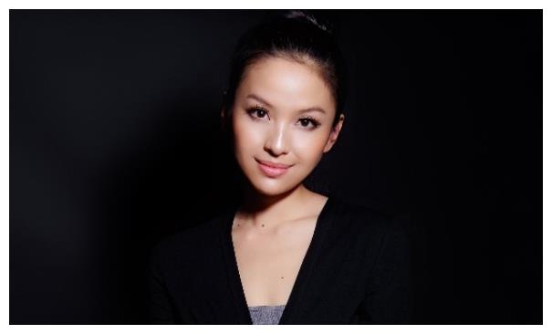 身高比较出众的齐芳,在模特领域获得成功,也拍摄过一些影视剧