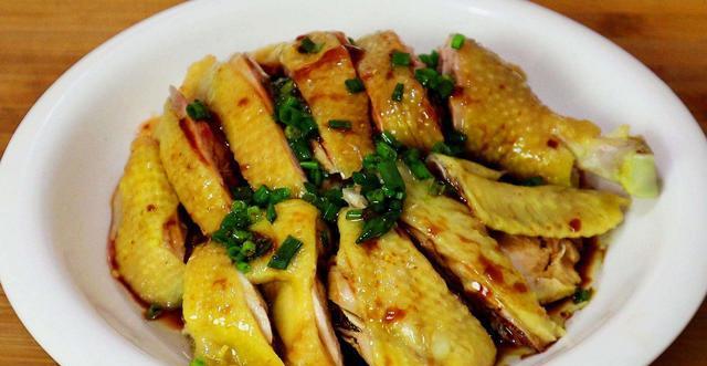 教你葱油淋鸡的秘制新做法,香而不腻超美味,吃完就让你喜欢上它