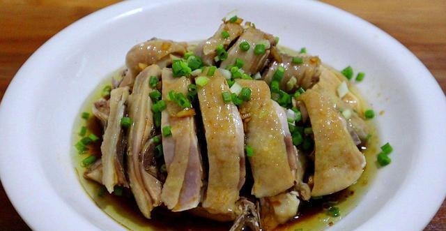 教你葱油淋鸡的秘制新做法,香而不腻超美味,吃完就让你喜欢上它