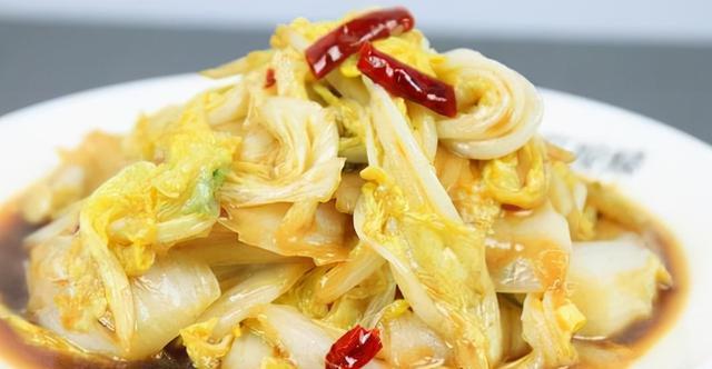 五分钟就可以完成巨下饭的酸辣白菜