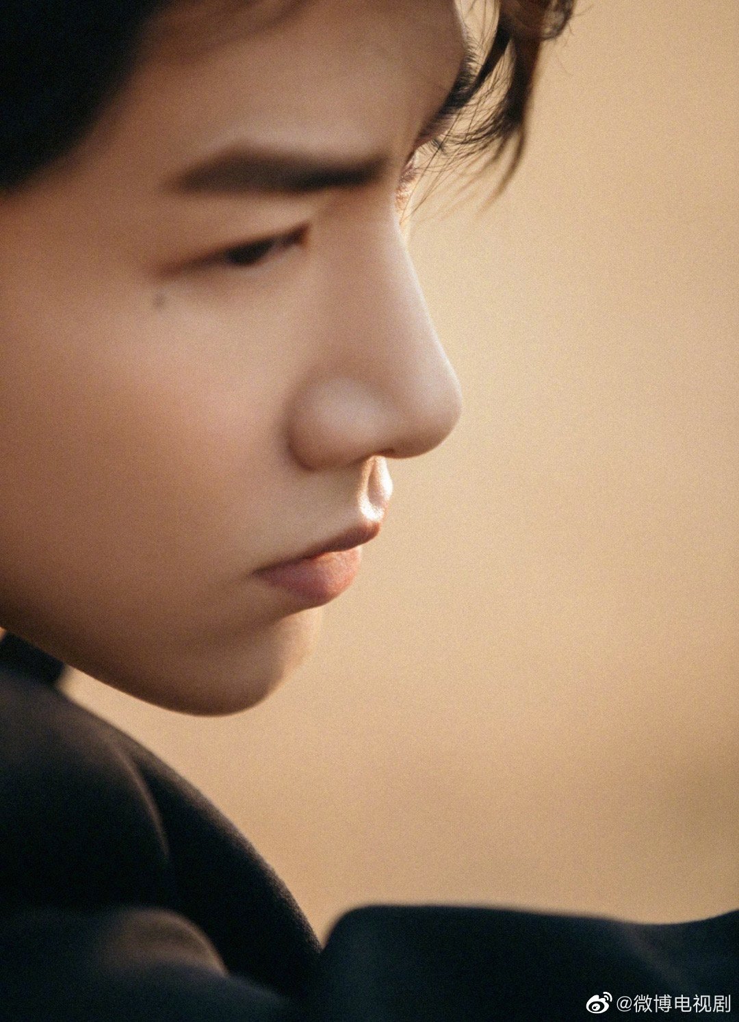 白敬亭的侧颜青春无敌