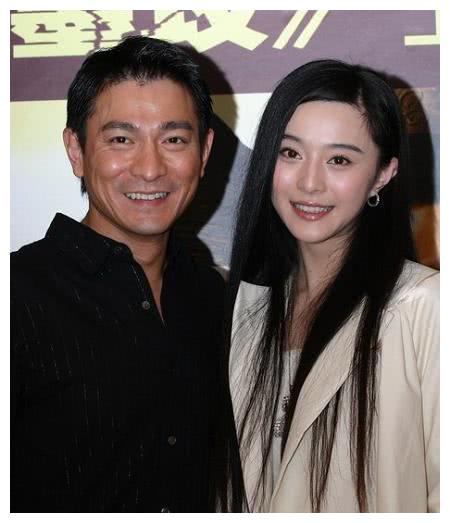 刘德华和别人合照都是微笑着,只有和她合影,连一点形象都没了