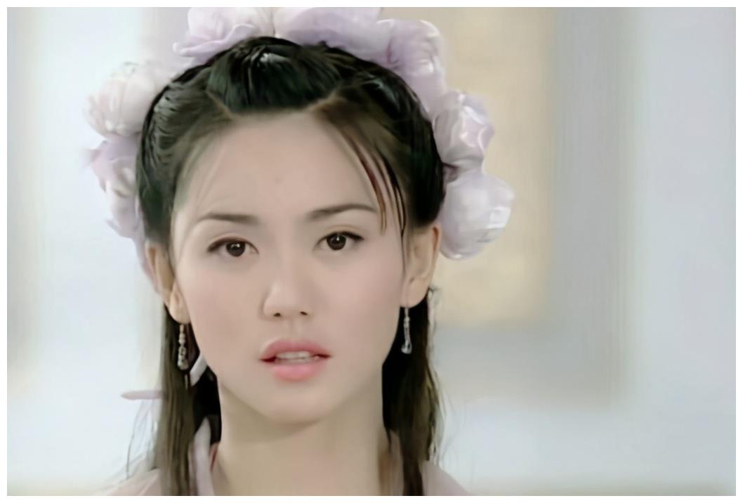 美到难以忘怀,可大家只知剧中的名字"白牡丹".