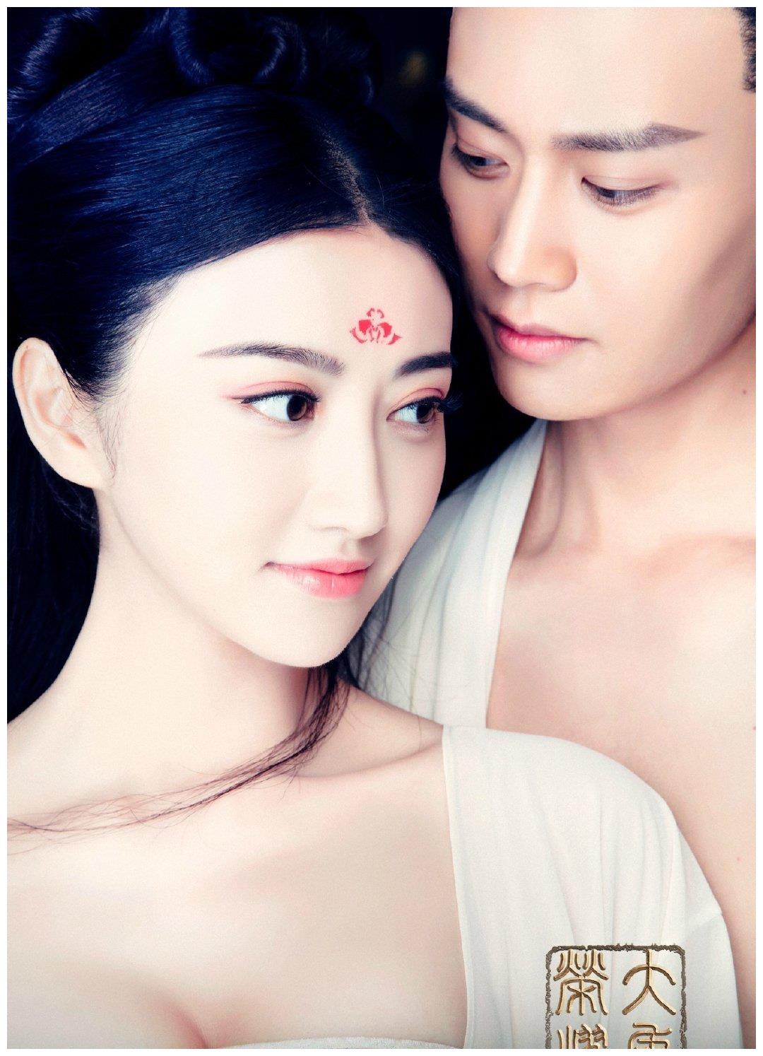 《大唐荣耀》任嘉伦景甜的这组海报又般配又唯美,广平王满眼深情