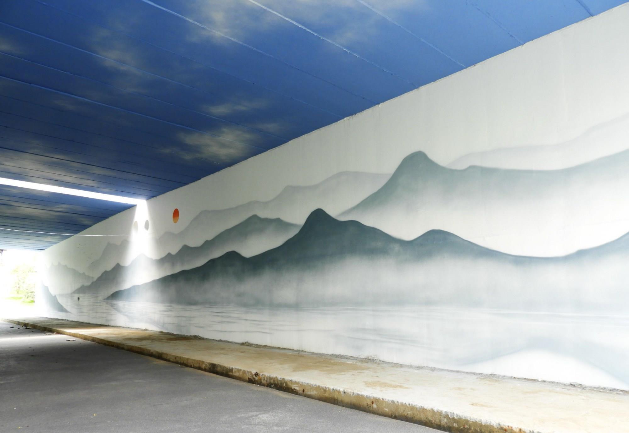 文昌大桥穿上彩绘外衣