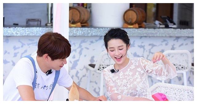 魏大勋公主抱李沁,一双手给观众留下好印象了,直接暴露品行!