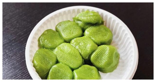 昆山这家百年青团老店，排队1小时才能买到，上海爷叔坐高铁来买休闲区蓝鸢梦想 - Www.slyday.coM