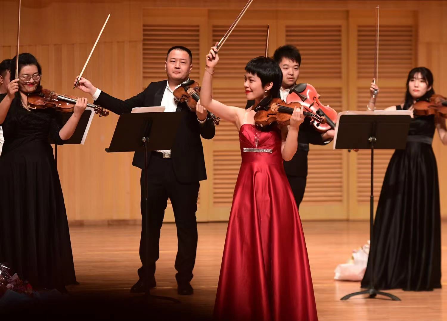 旅德青年小提琴演奏家王乐晴在河南艺术中心奏响《思乡曲》|思乡曲