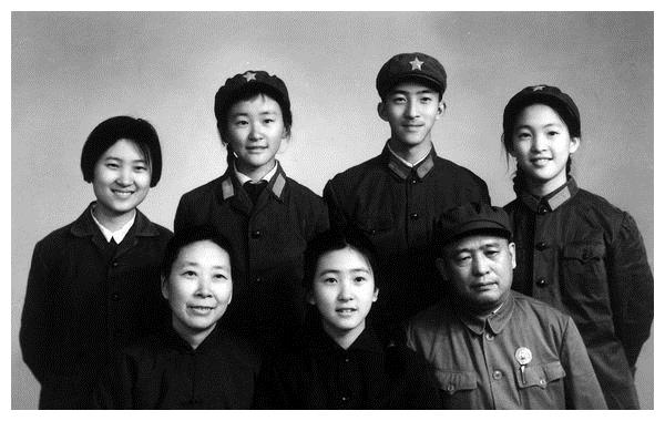 难得一见的珍贵合影将军们的全家福