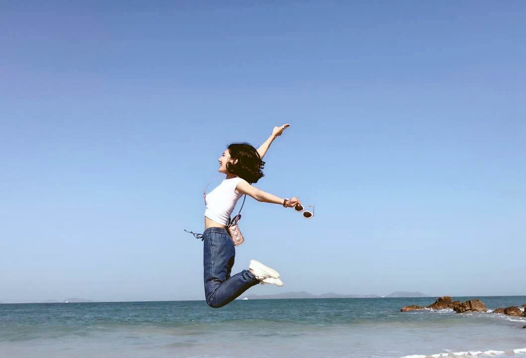 纯真校花,豆蔻年华,阳光明媚的笑容十分甜美!