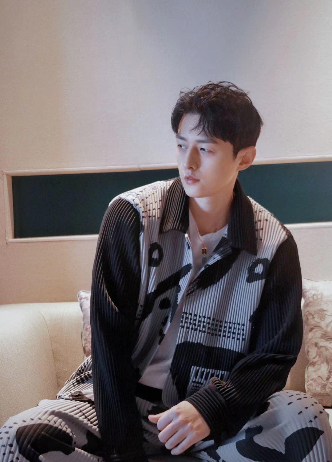 胡耘豪南京亮相品牌活动休闲随性展新潮流时尚